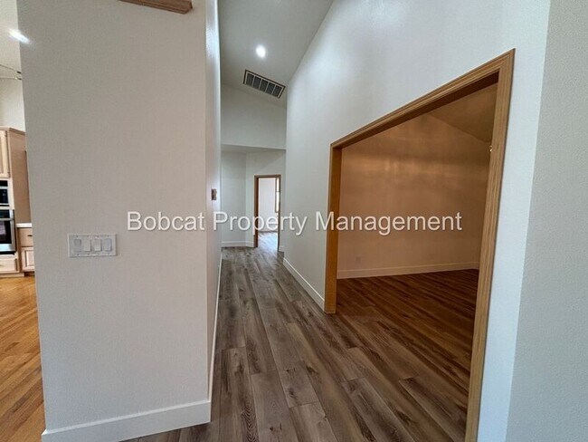 Building Photo - 1300 Bridle Way