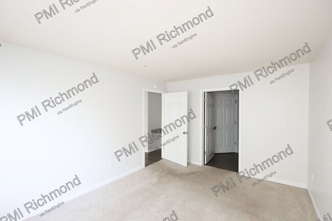 Building Photo - 604 Bristol Village Dr