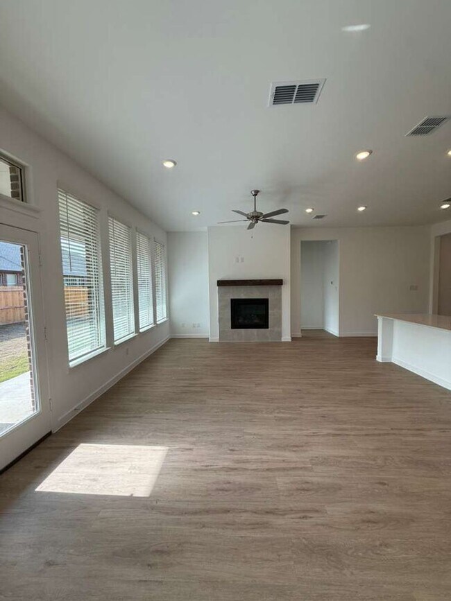 Building Photo - This beautifully designed Garnet floorplan by Lennar offers a functional single-story layout with...