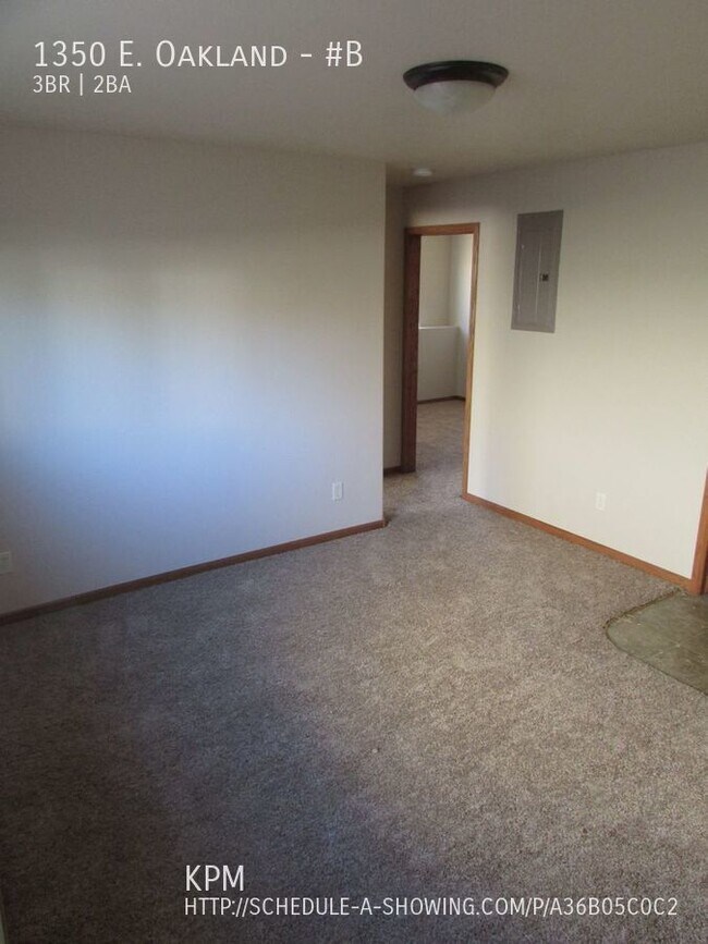 Building Photo - 1350 E. Oakland-#B