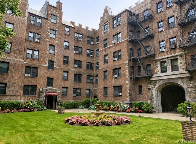 Building Photo - 23 Old Mamaroneck Rd