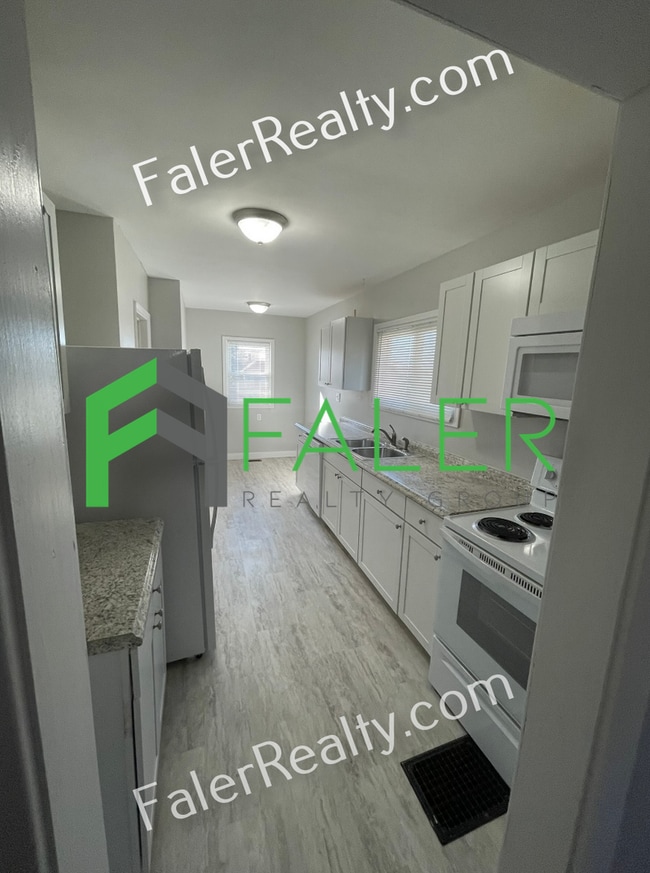 Building Photo - Spacious 2-bedroom Home w/ Detached Garage