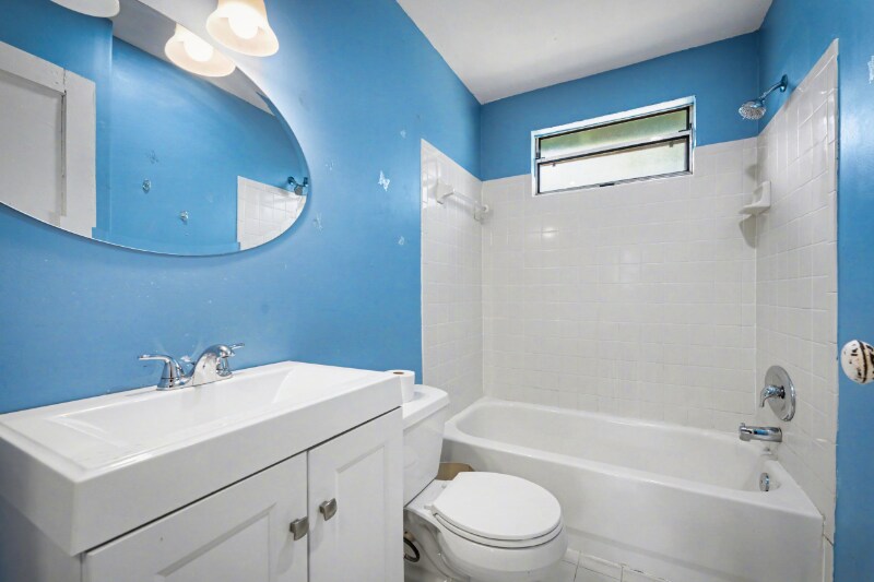 Building Photo - 250 Vernis Ave