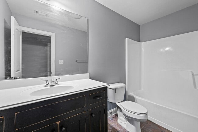 Building Photo - 175 Colonial Ct