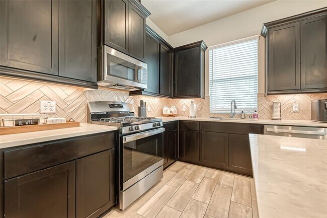 Building Photo - 228 N Spotted Fern Dr