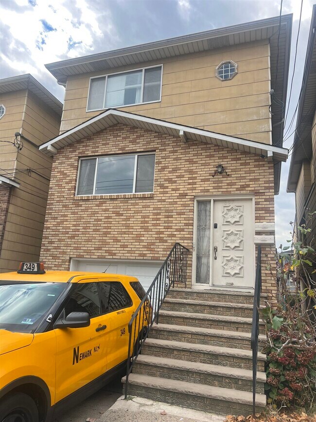 Building Photo - 607 Sussex St