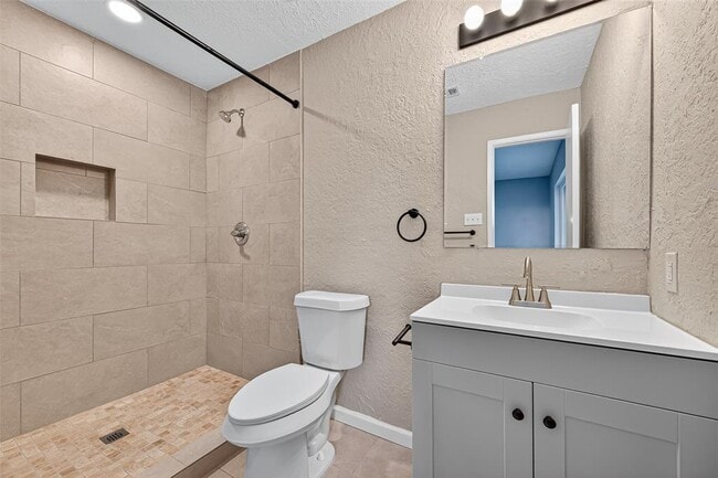 Building Photo - 17518 Autumn Hills Dr