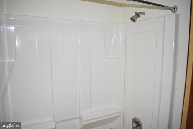 Building Photo - 9526 Circle Dr