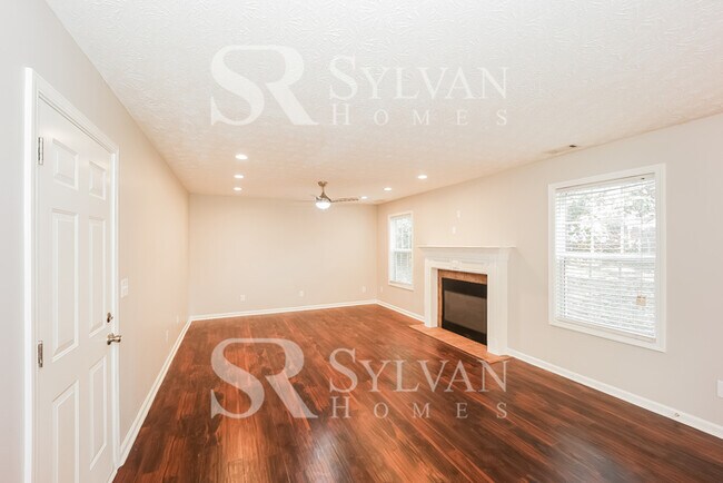 Building Photo - Your dream home awaits