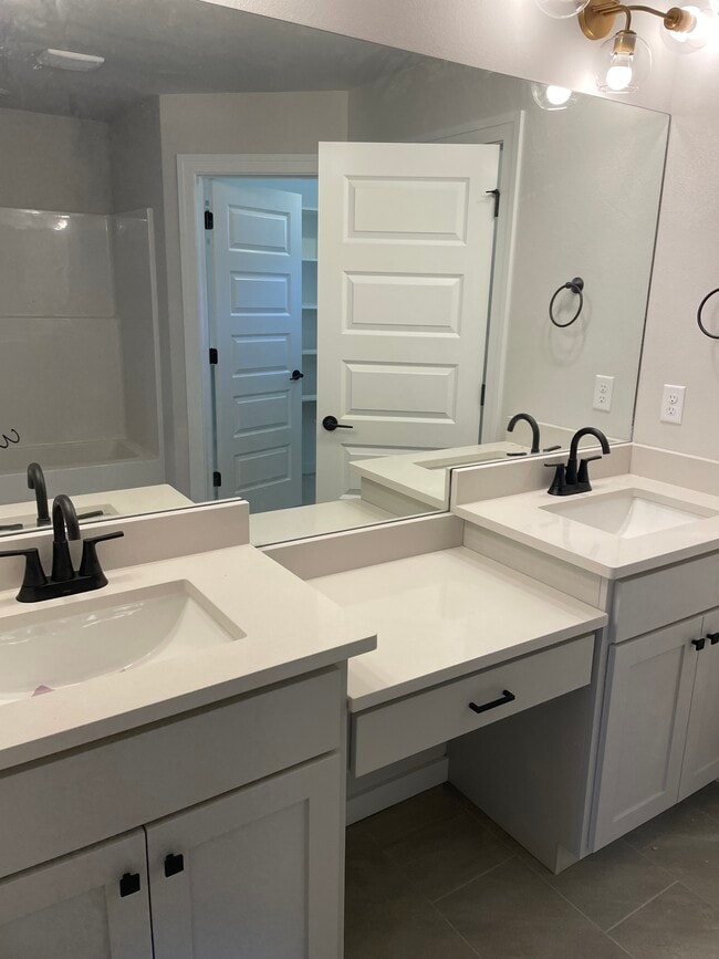 Building Photo - 1110 Maclaren Ave