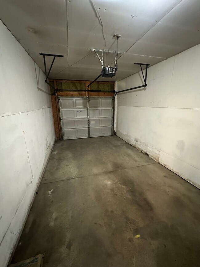 Building Photo - 1003 Zollinger Rd