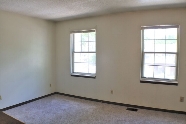 Building Photo - $1,125 | 2 Bedroom, 2.5 Bathroom House | P...