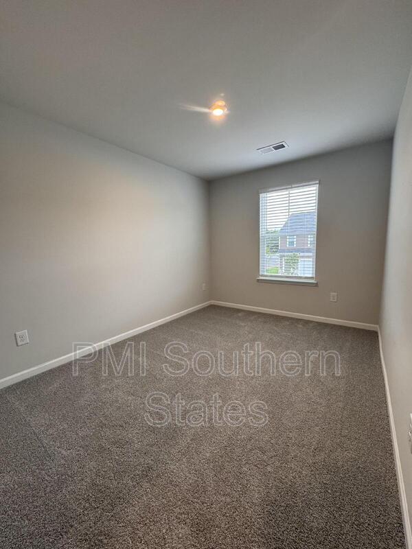 Building Photo - 106 Randwick Ln