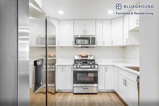 Building Photo - 11208 S Western Ave