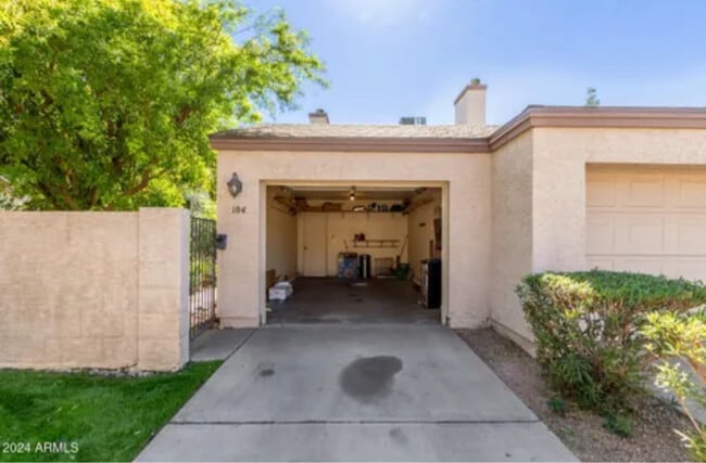 Building Photo - 3211 E Lavey Ln