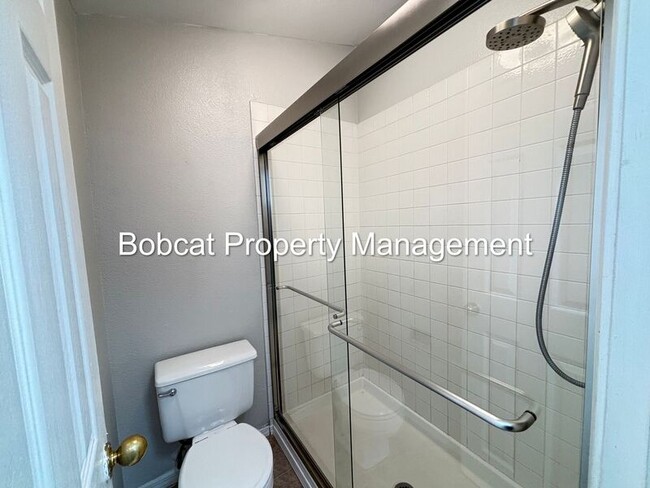 Building Photo - 2319 Blue Haven Ln