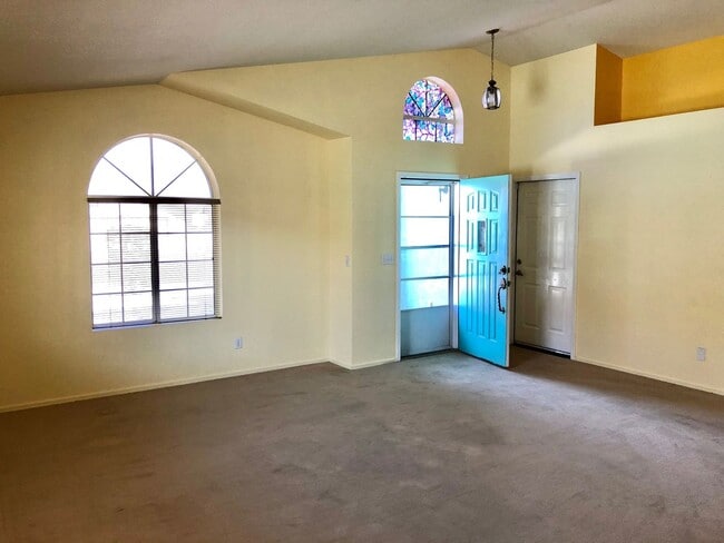 Building Photo - Great 3 Bedroom, 2 Bathroom Home in Quiet Neighborhood!