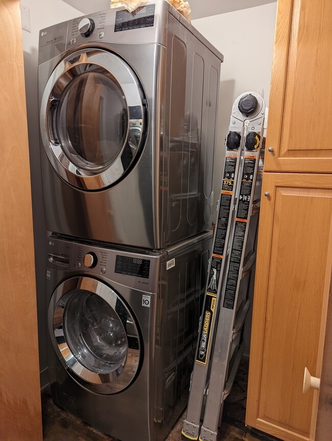 Building Photo - 2650 W Belden Ave