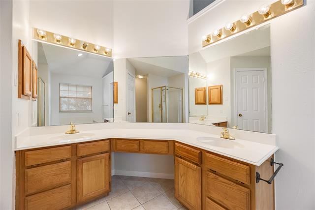 Building Photo - 1507 Lakeshore Dr