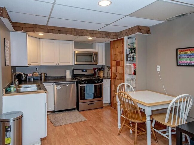 Kitchen - 1015 20th Ave SE