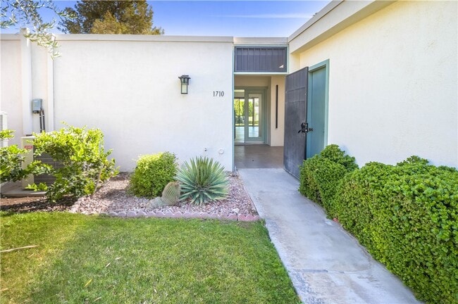 Building Photo - 1710 E Sonora Rd