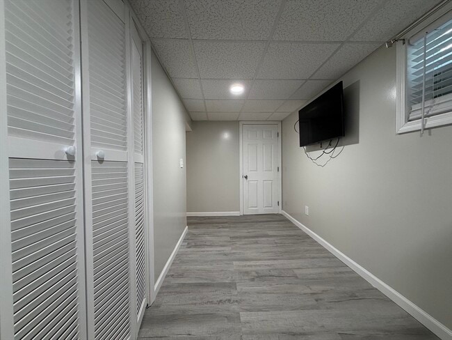 Building Photo - 320-322-322 Wood St