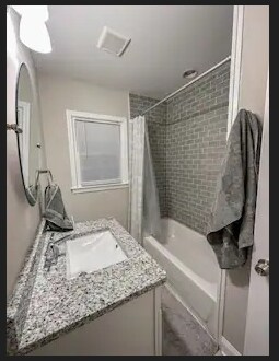 Building Photo - 612 E Woodlawn Rd