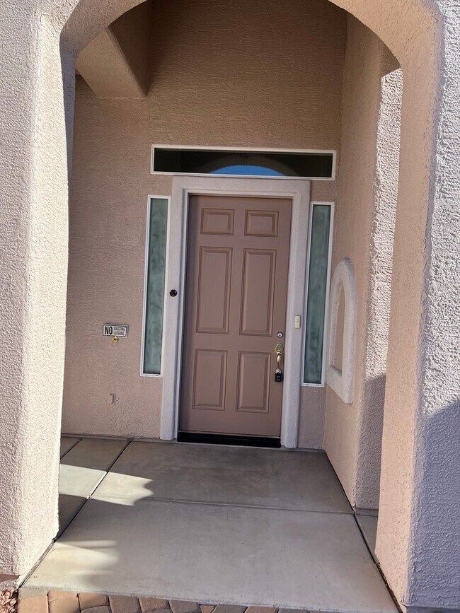 Building Photo - Elegant, spacious 3/2.5 home in gated LaPrivada