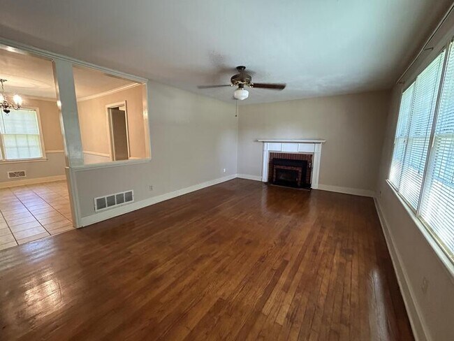 Building Photo - 317 Clarendon Dr