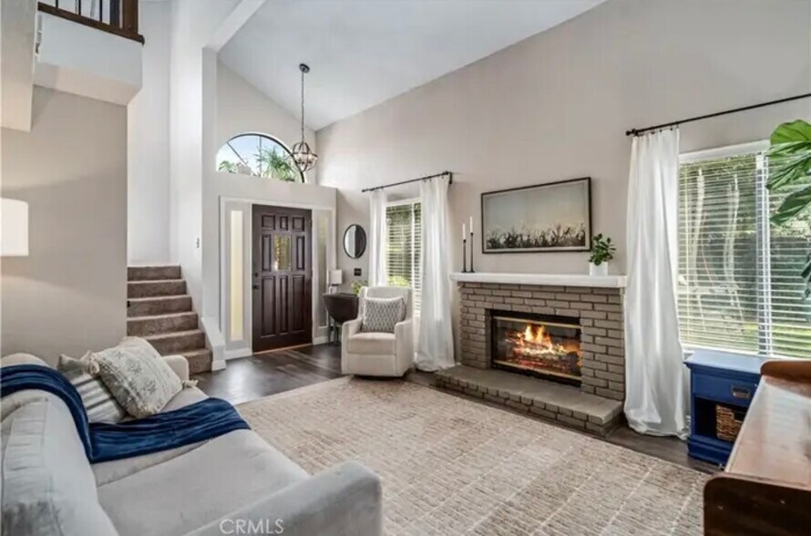 Building Photo - 4554 Meadow Pl