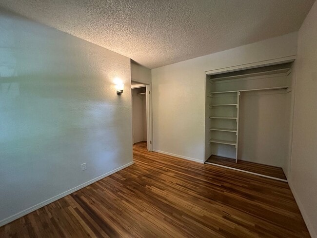 Building Photo - Charming 2 Bedroom, 1 Bath Finch Arboretum Area Home