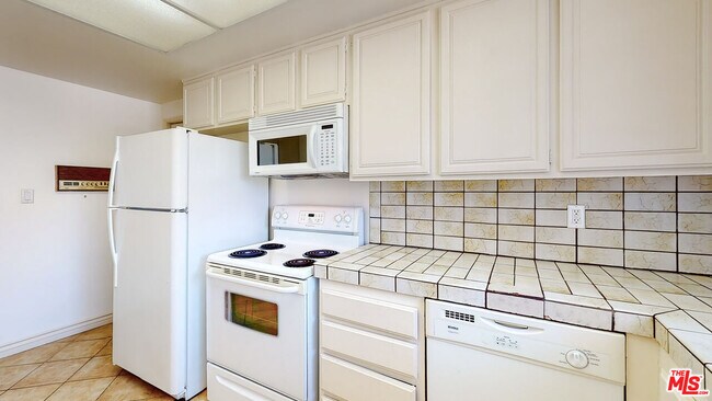 Building Photo - 144 N Hamilton Dr