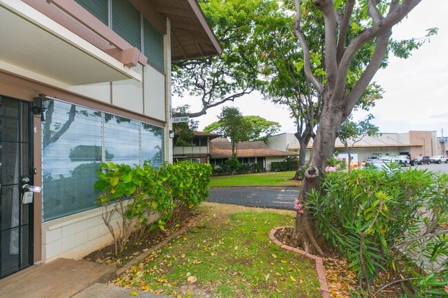 Building Photo - Tropic Garden Townhouse 2b1.5b1pkg