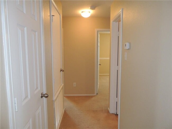 Building Photo - 315 Feathergrass Dr