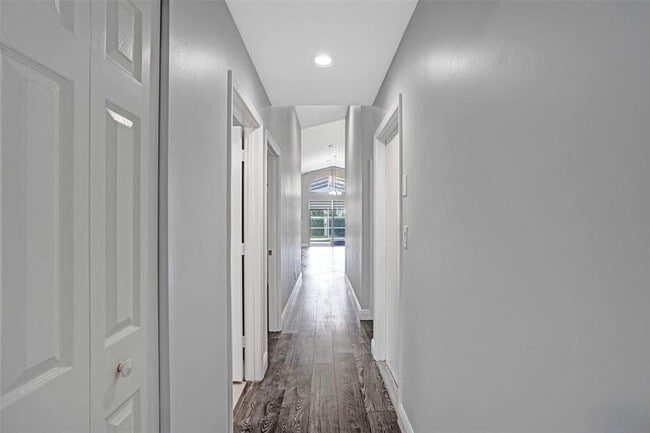 Building Photo - 5056 NW 95th Dr