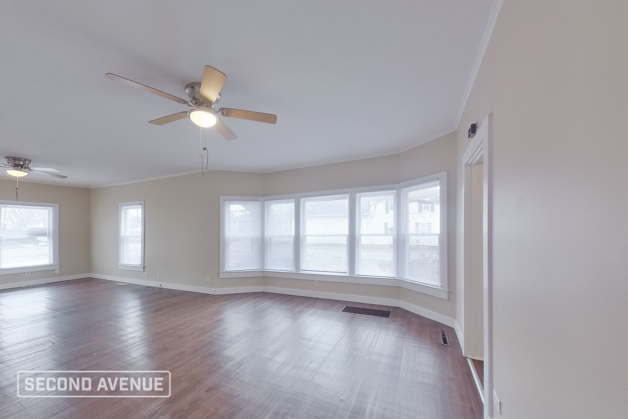 Building Photo - 601 E 4th St