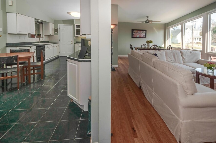 Building Photo - 9030 Old Bonhomme Rd