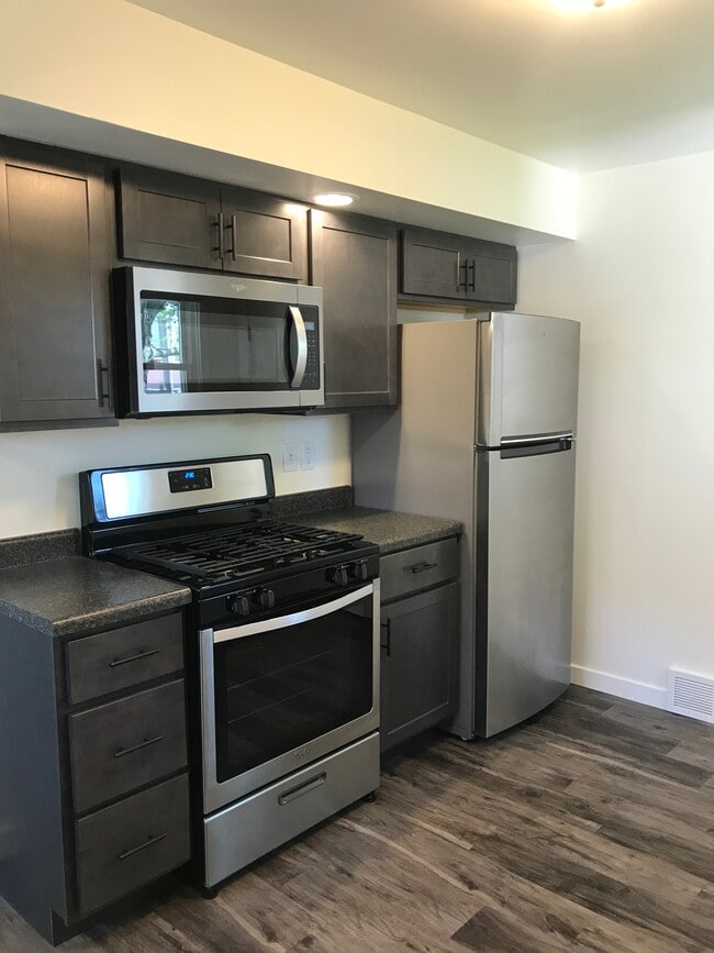 Building Photo - 808 Belden St