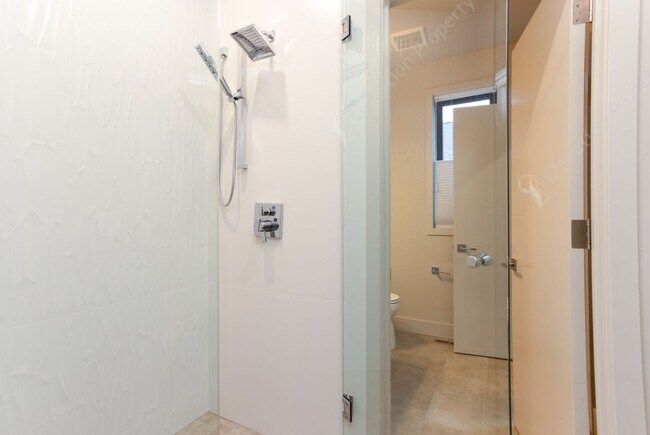 Building Photo - Exquisite Tetherow Living with Resort Memb...