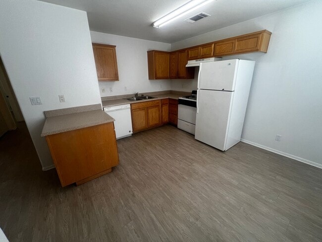 Building Photo - 6320 Mesquite Ave