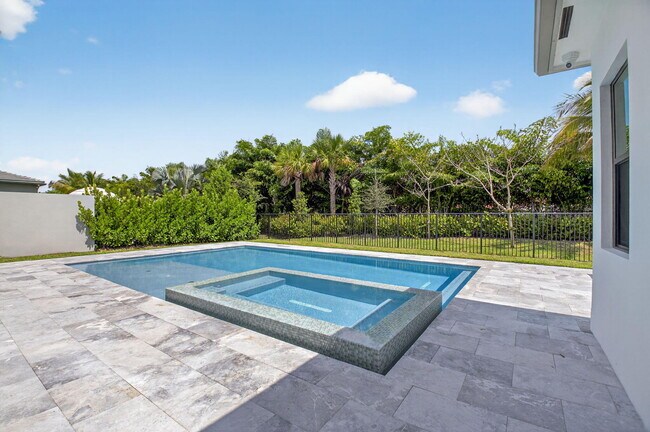 Building Photo - 8521 Ganton Dr