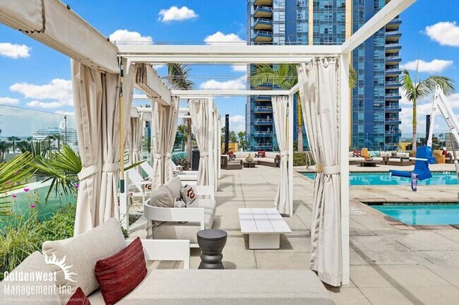 Building Photo - High-Rise Luxury 2Bdm 2Ba Condo in Downtown San Diego!