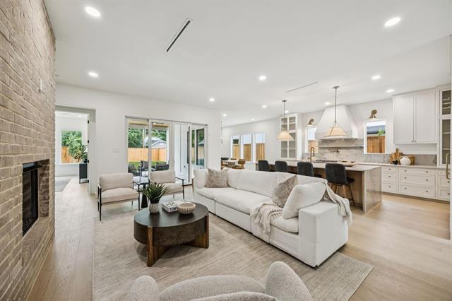 Building Photo - 6244 Richmond Ave