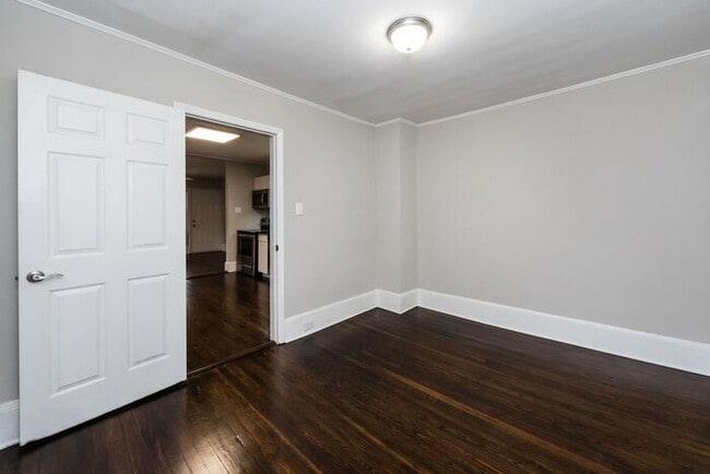 Building Photo - Recently Updated 1BA/1BA Duplex Home with ...