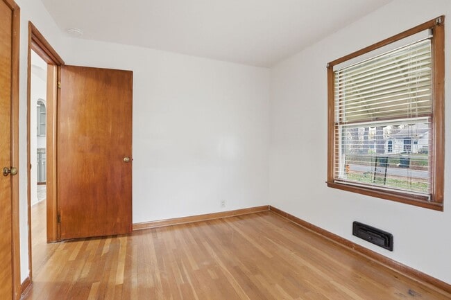 Building Photo - Charming 2-Bedroom Single Family Home Near S High St