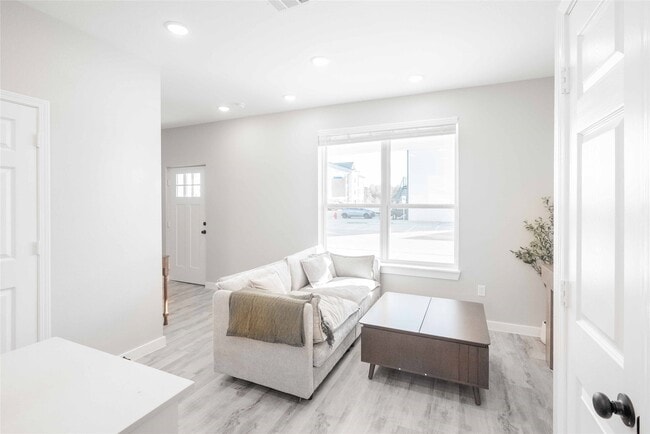 Building Photo - 2101 Reinke Rd