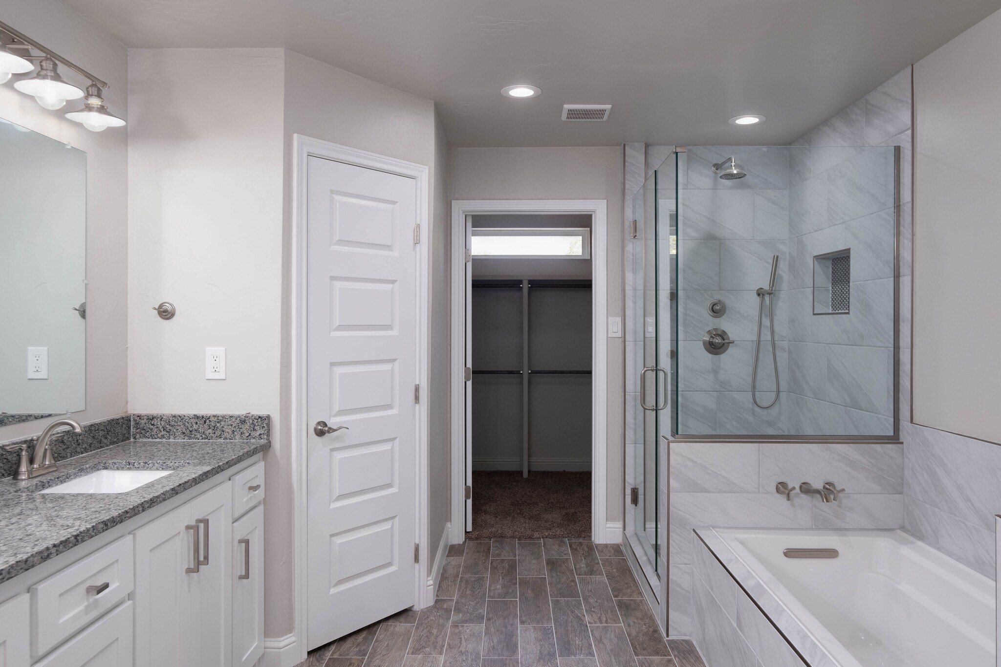 Building Photo - 2007 7th Ave