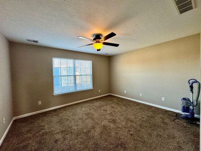 Building Photo - 3 Bedroom in Quiet Cul-De-Sac!