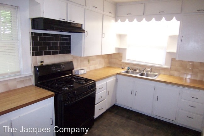 Building Photo - 2 br, 1 bath House - 2306 N. Travis