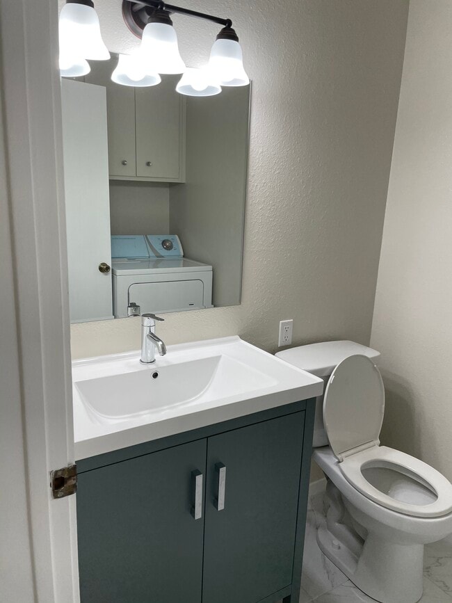 Building Photo - 1575 Drake Dr